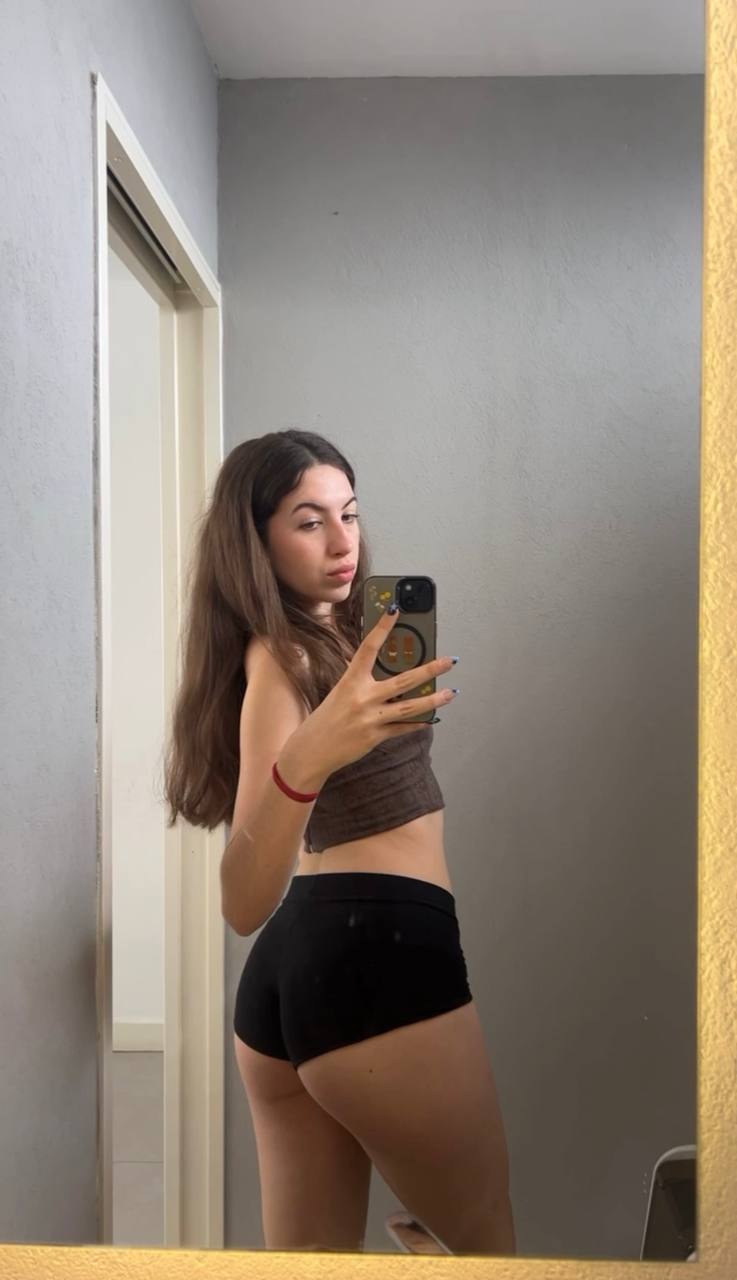 Amber in her underwear in Gorakhpur