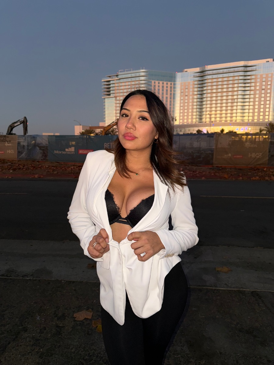 Take a pause and enjoy Ali Cruz — streaming from Gorakhpur