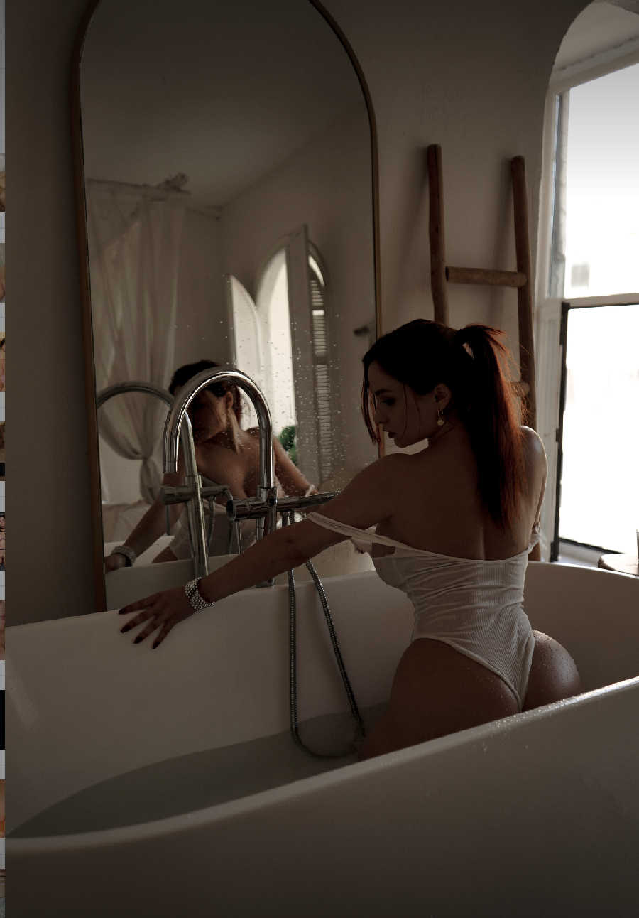 A playful frame from Miranda Faith nude — online in Gorakhpur