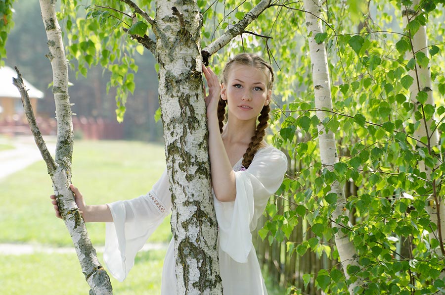 Women in Slavic costumes in Gorakhpur