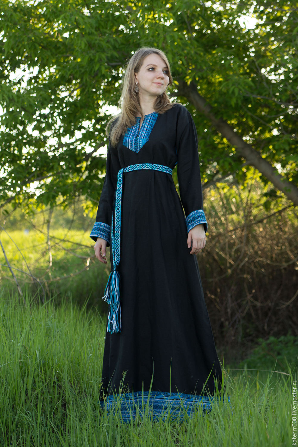 Women in Slavic costumes in Gorakhpur